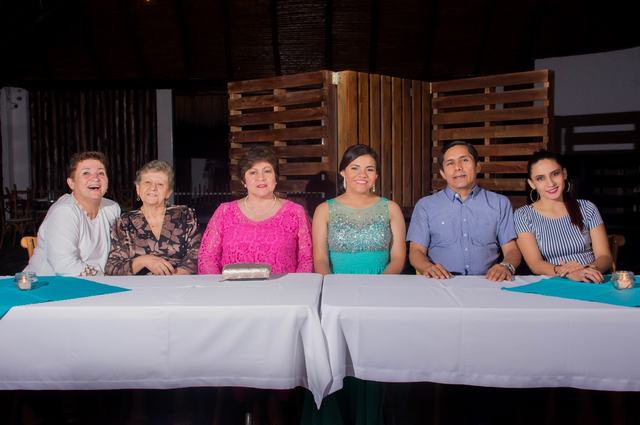 Lucy Perdomo, Lucía Tirone, Cira Perdomo, Luisa Fernanda Pérez Perdomo, Luis Pérez y Pamela Perdomo